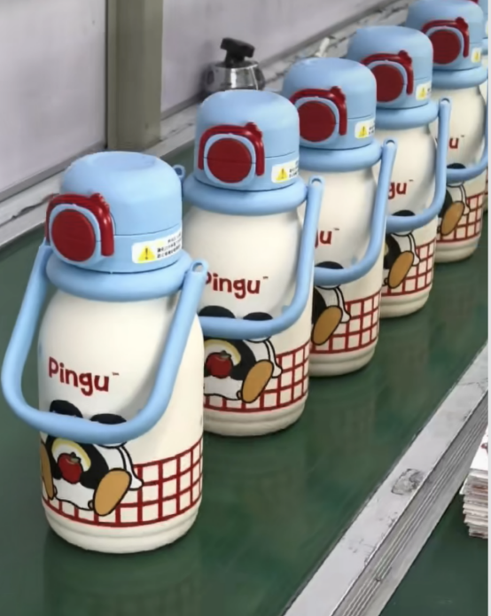 За да направите чаша Thermos, не само е необходимо да имате красив външен вид, но и да бъдете добре закръглени както отвътре, така и отвън